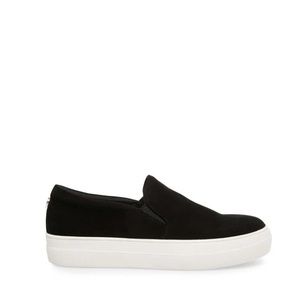 LIKE NEW Steve Madden “Gills Black Suede Sneaker”